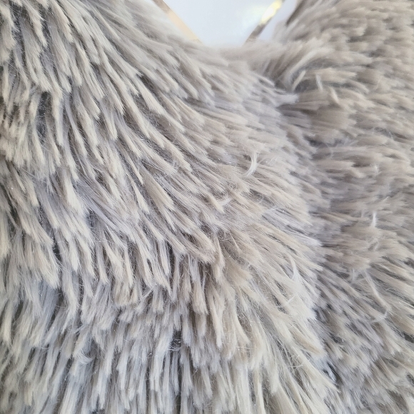 🍒NWT🍒 LUXURY FAUX FUR THROW 50"X60" - Picture 4 of 5